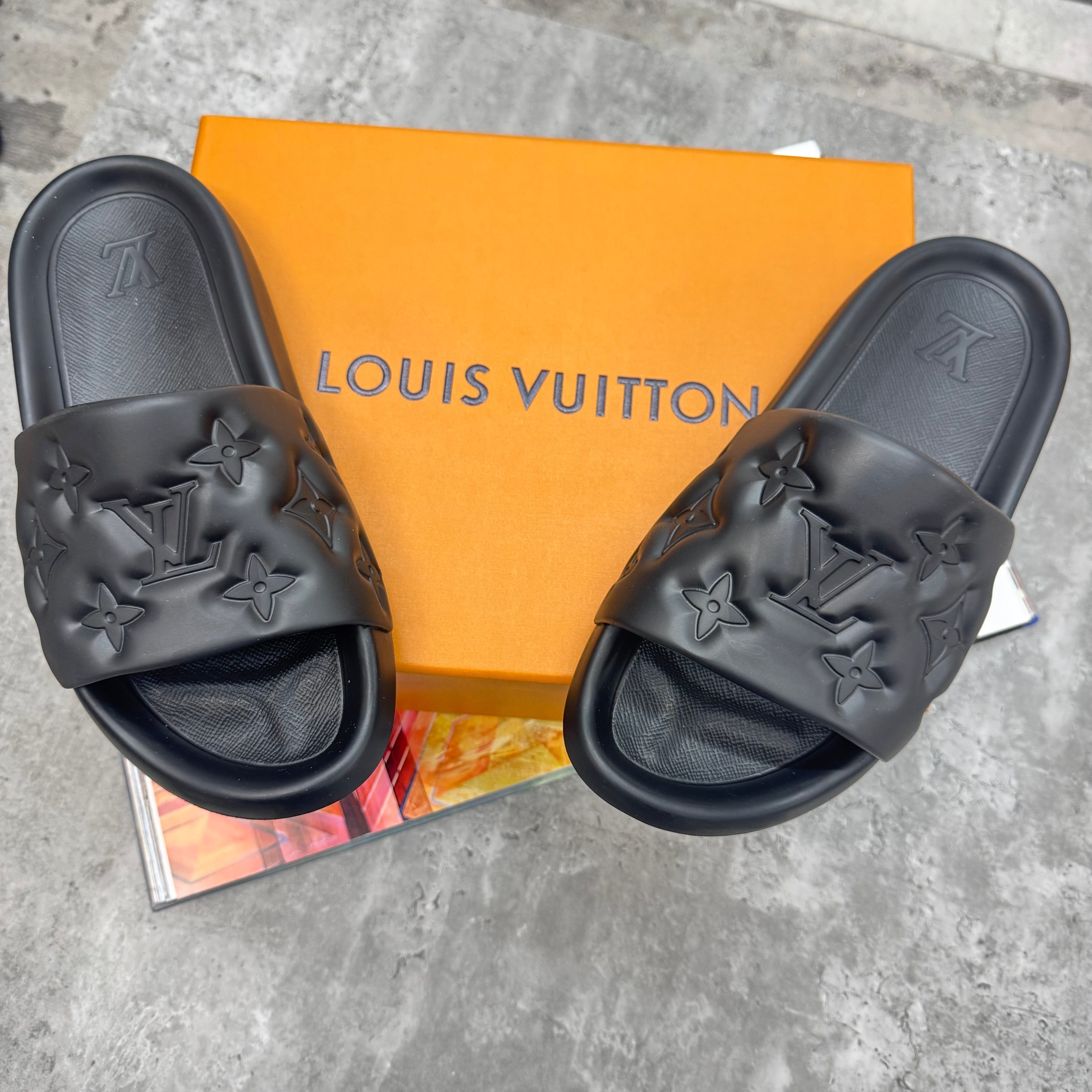 LVE - MONOGROM SLIDES - BLACK