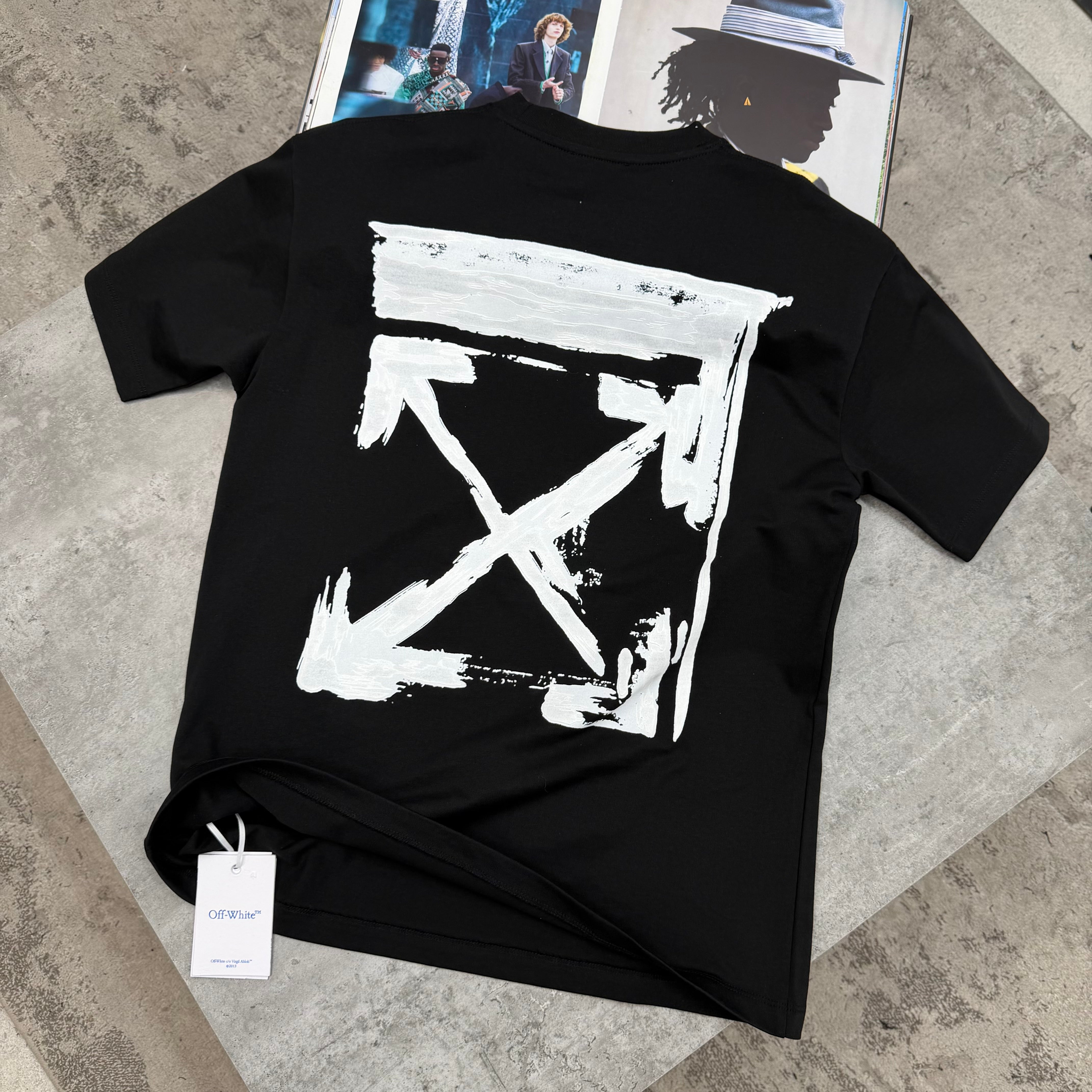 OW - T-SHIRT - BLACK
