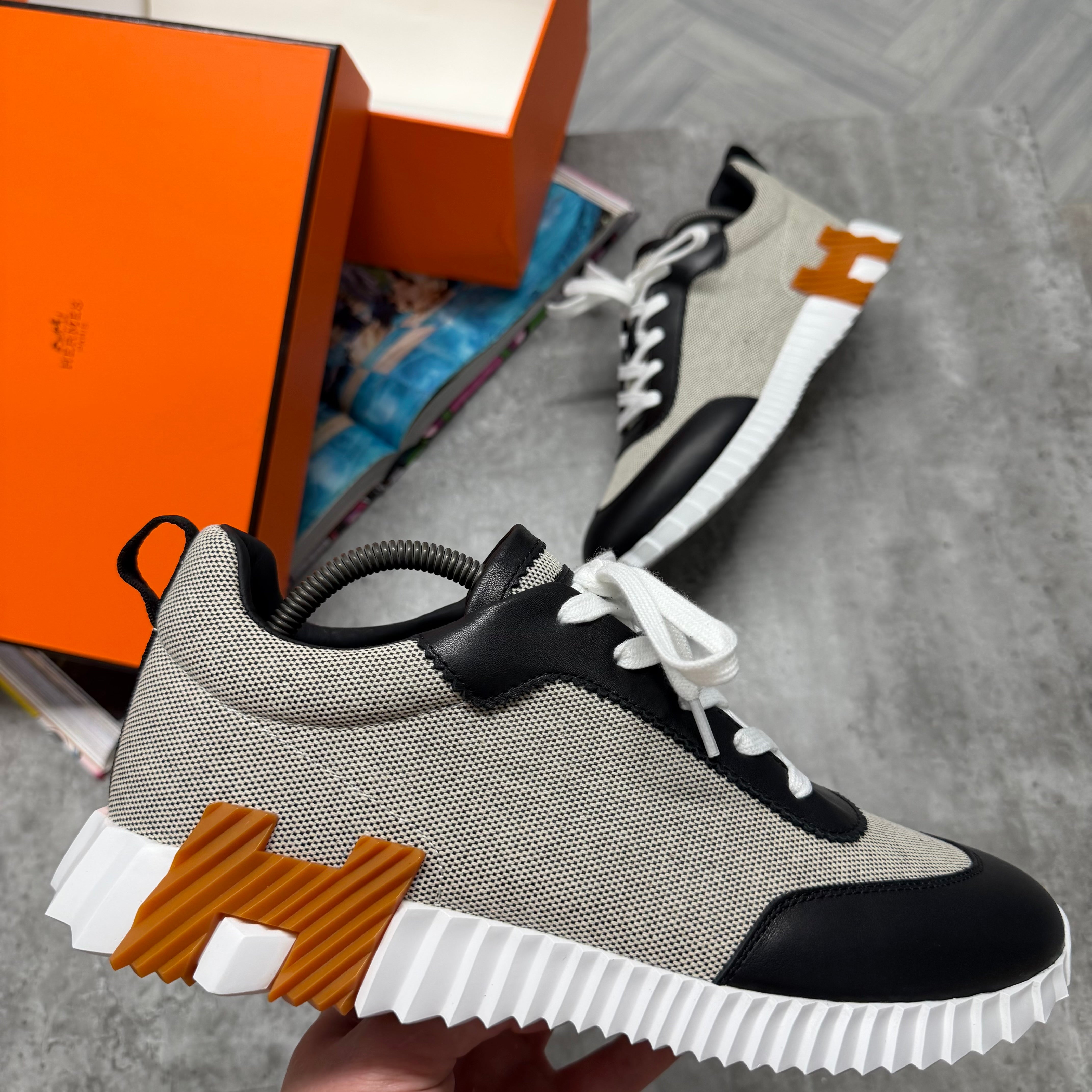 H TRAINER - BEIGE / BLACK