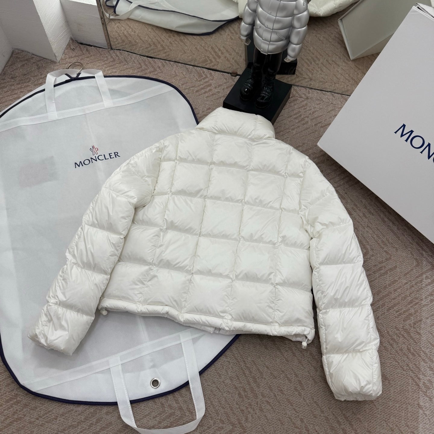 (PRE-ORDER) MNCLR - WOMENS COAT - WHITE