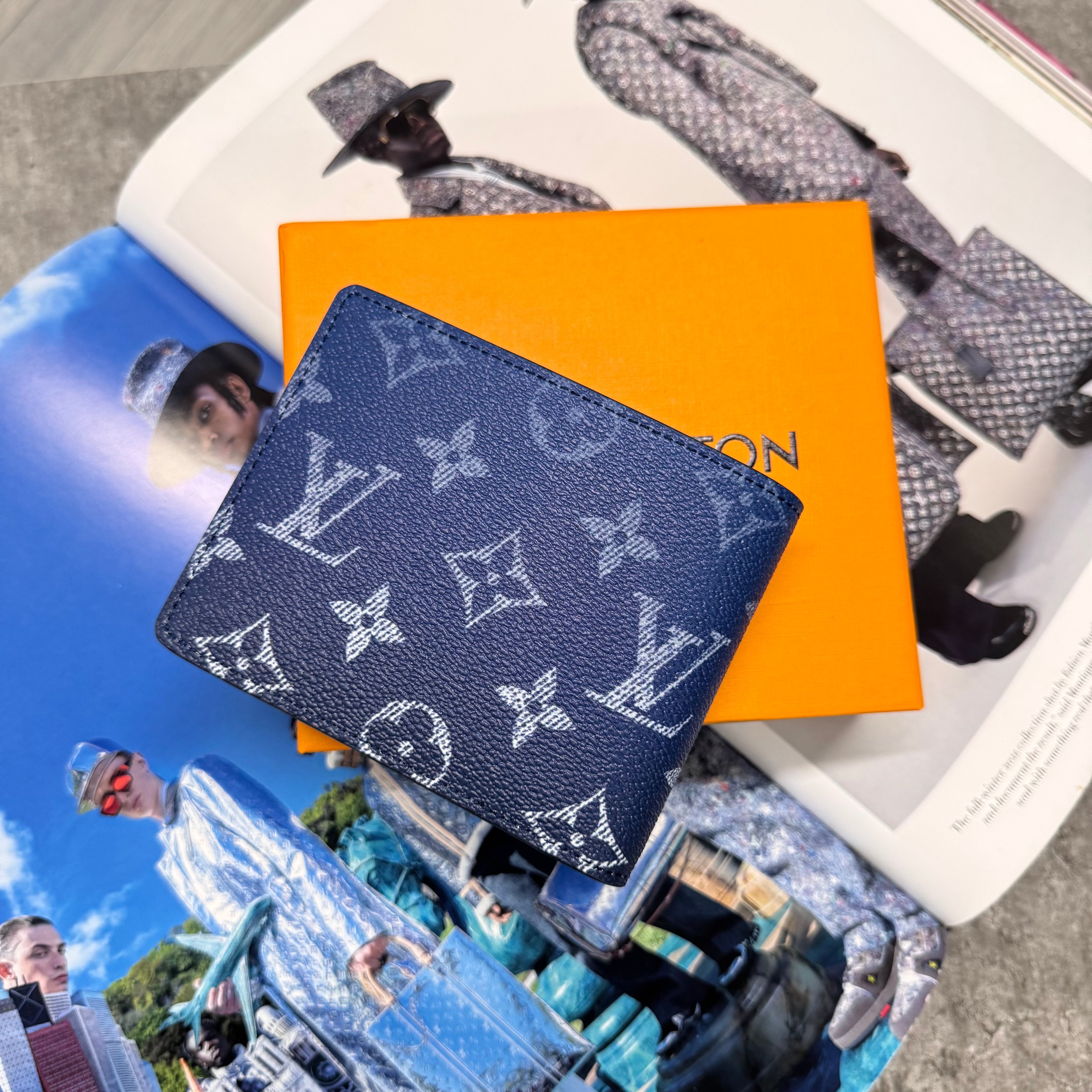 (PRE ORDER) LVE MONOGRAM WALLET - BLUE FADE
