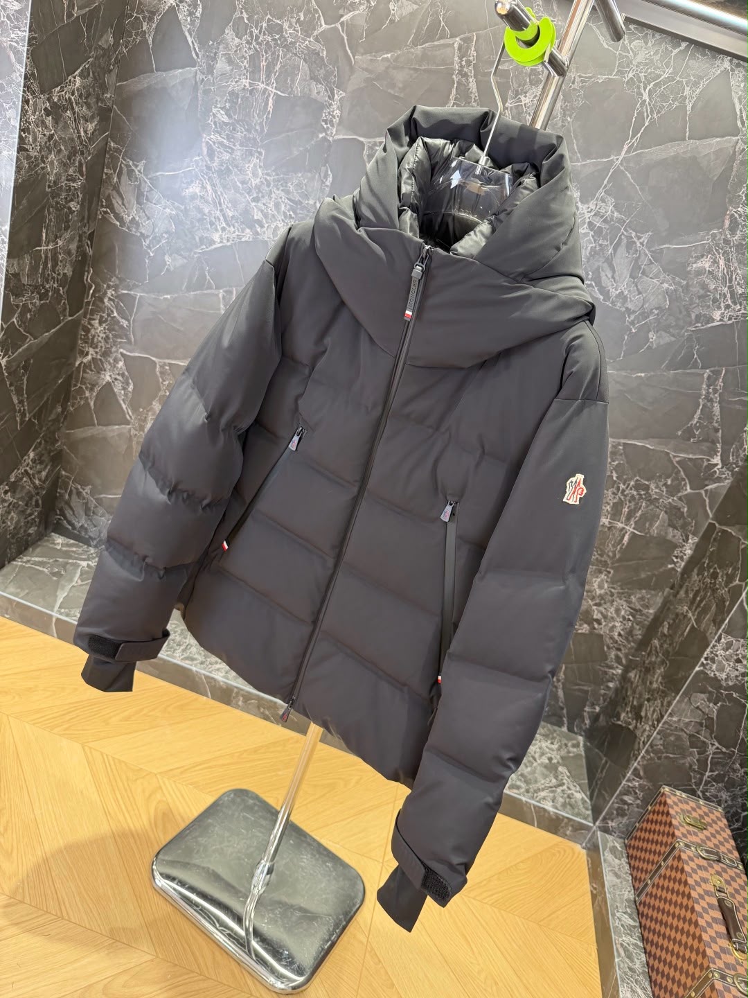 MNCLR PUFF SIDE LOGO BLACK - (PRE ORDER)