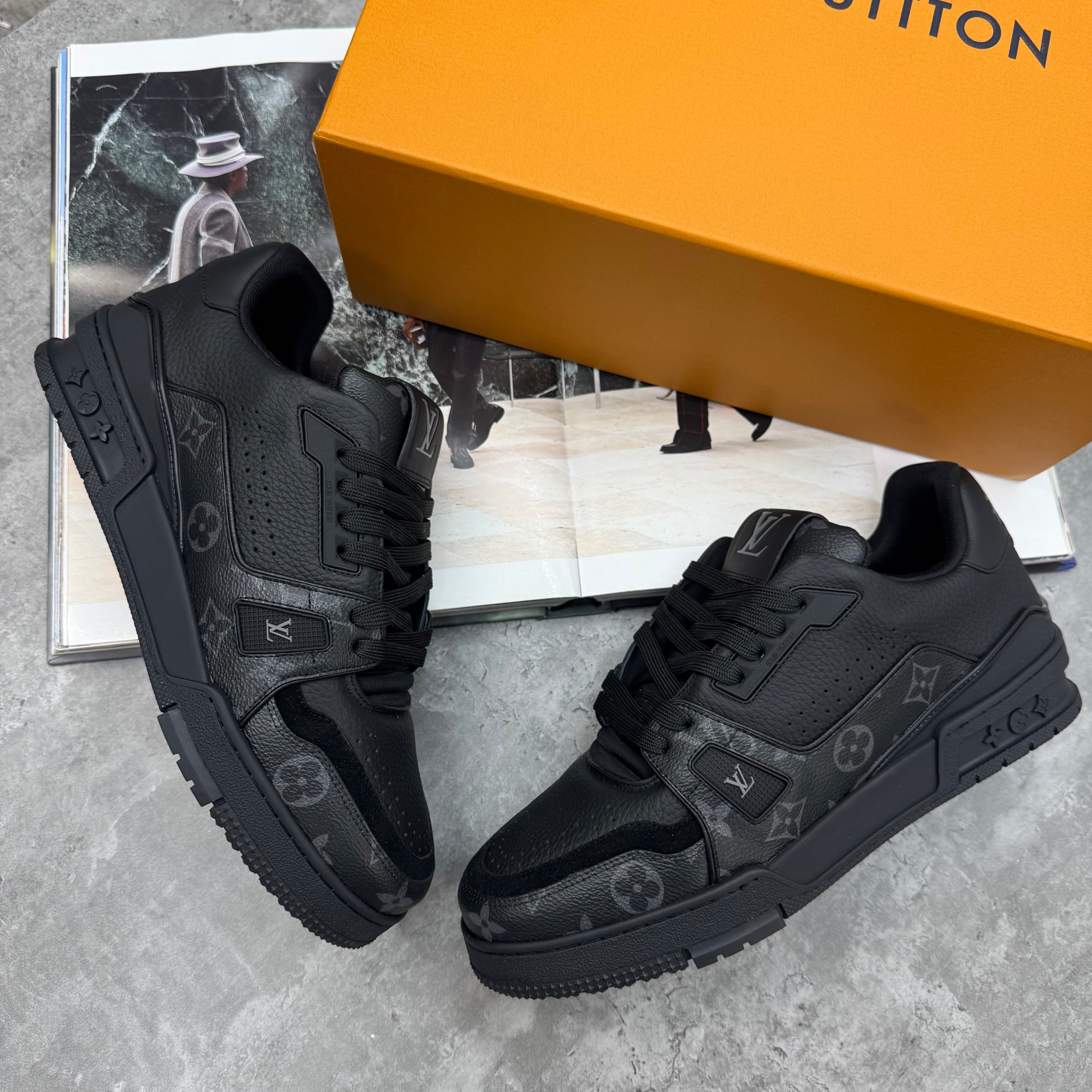 (PRE-ORDER) LVE - MONOGRAM TRAINERS - BLACK