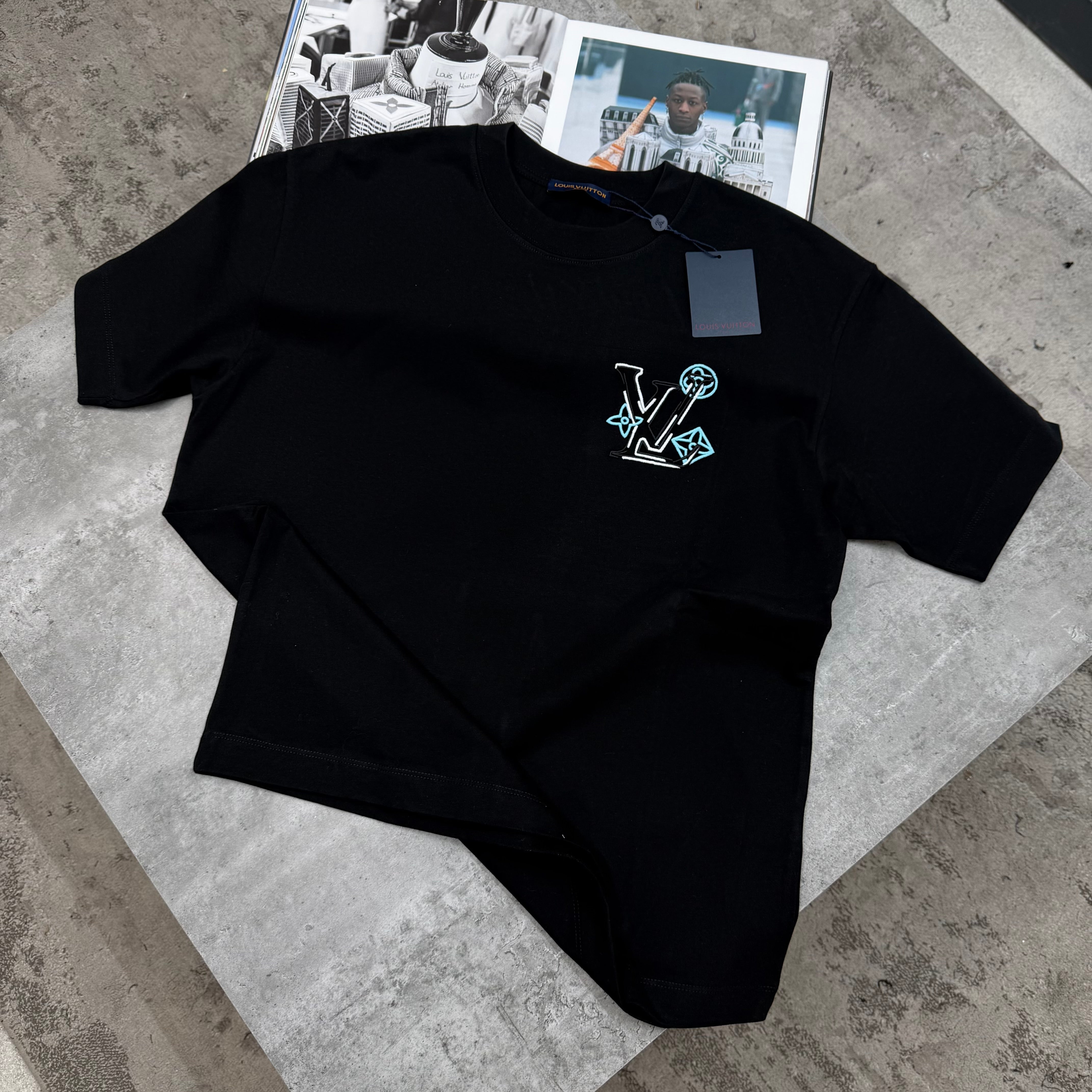 LVE - T-SHIRT - BLACK