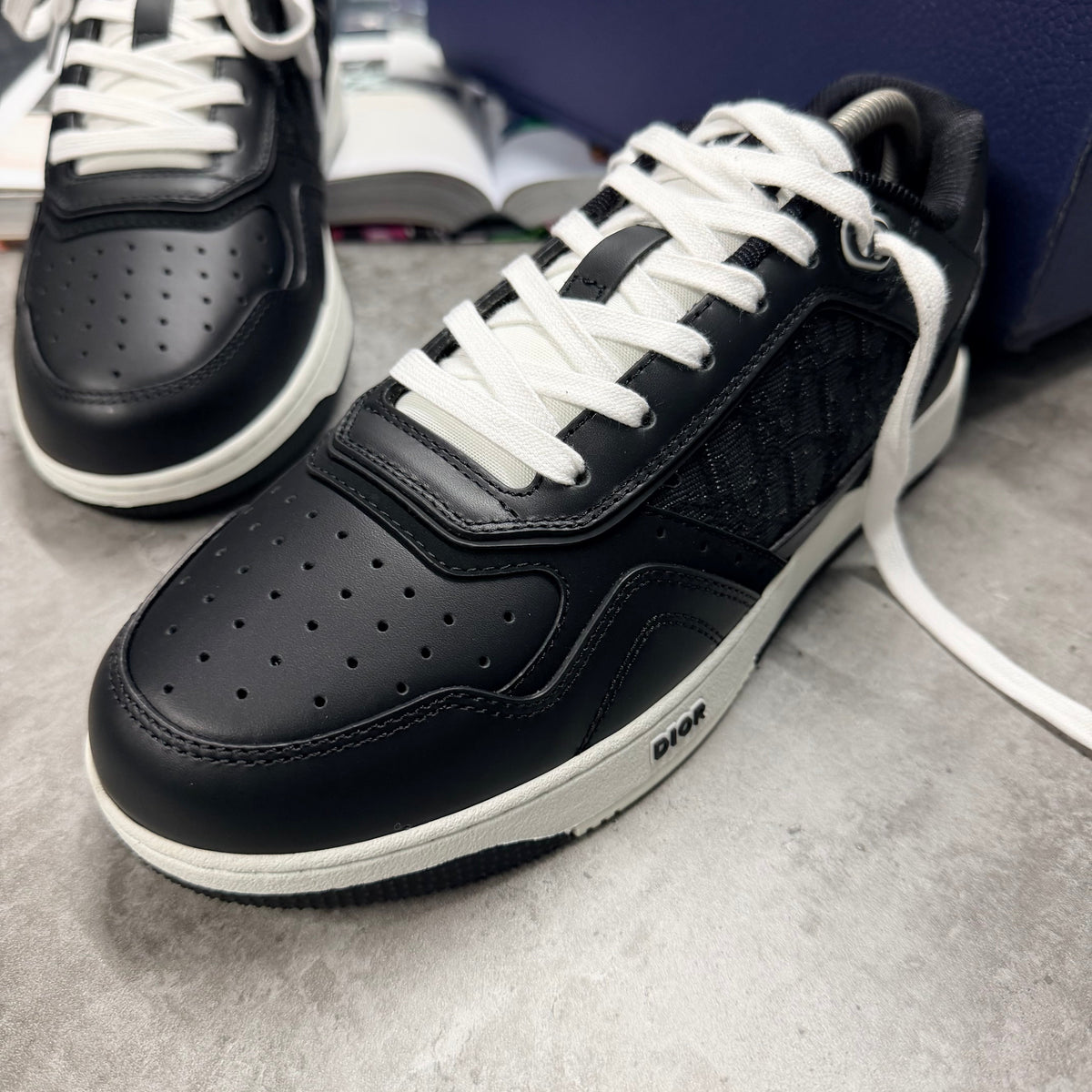 B27 TRAINER - BLACK / WHITE