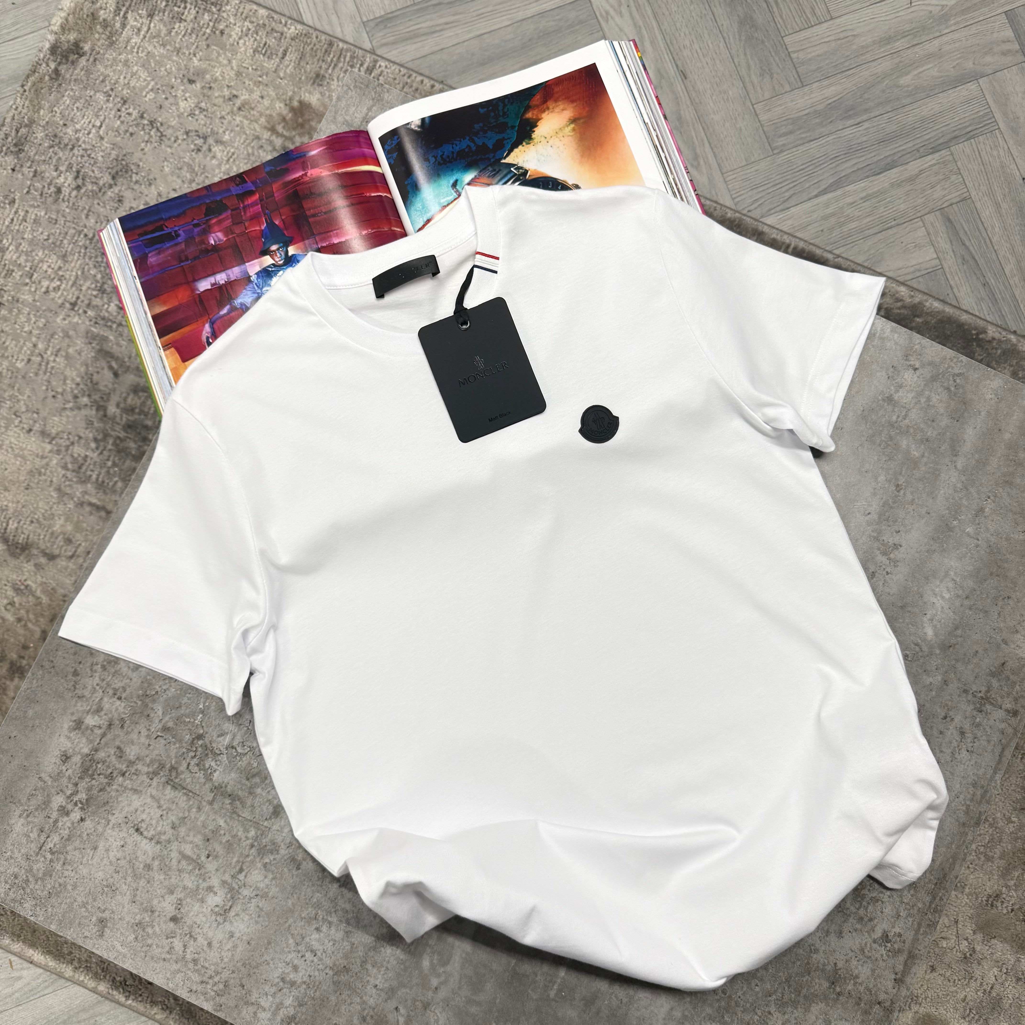 MNCLR BLACK BADGE T SHIRT - WHITE
