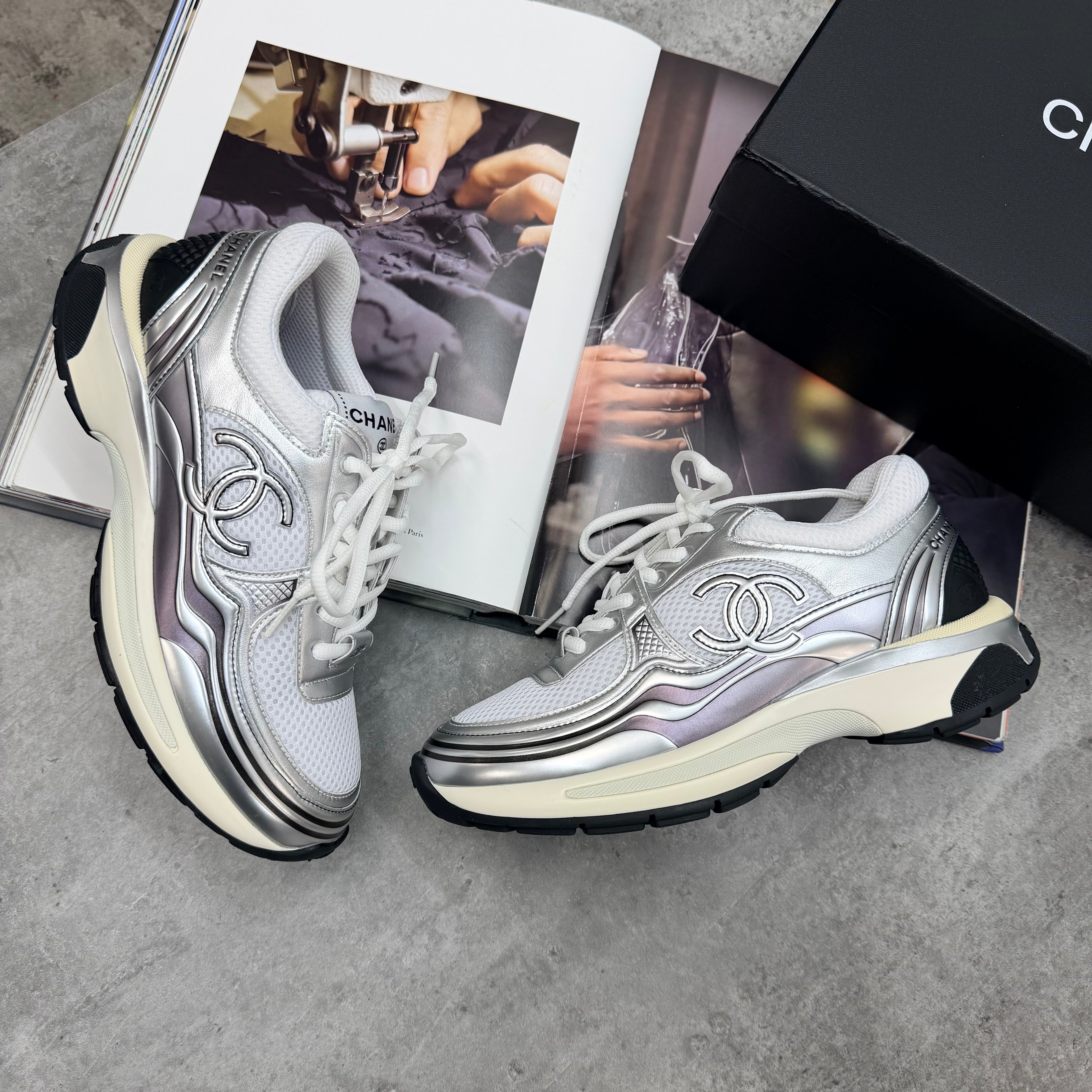 C - WOMENS TRAINER - SILVER