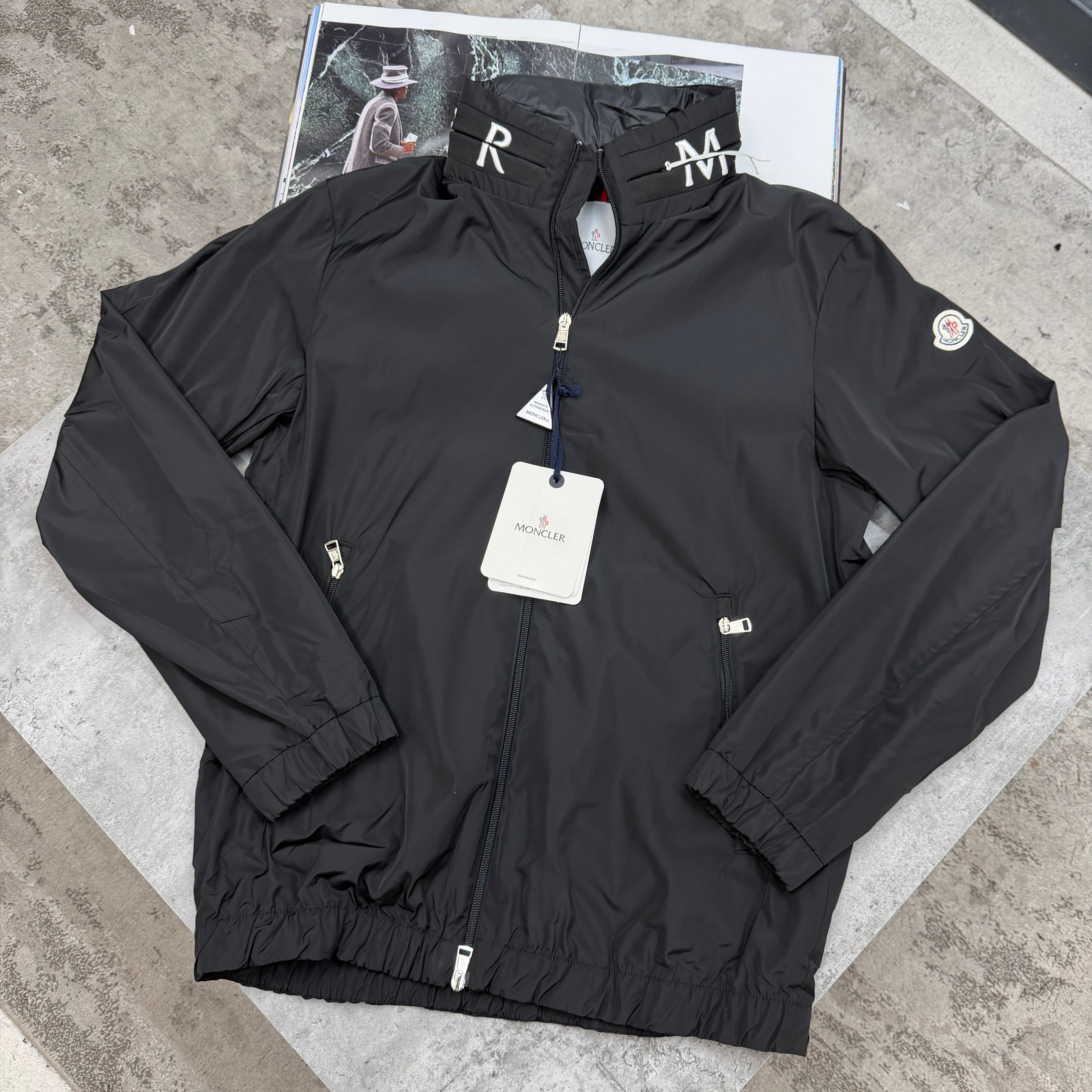 CONCEALED HOOD JACKET - BLACK