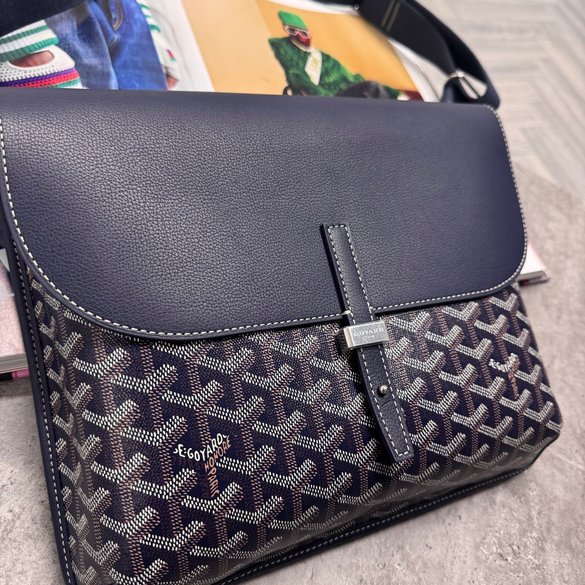 (PRE ORDER) GYRD MAN BAG - NAVY