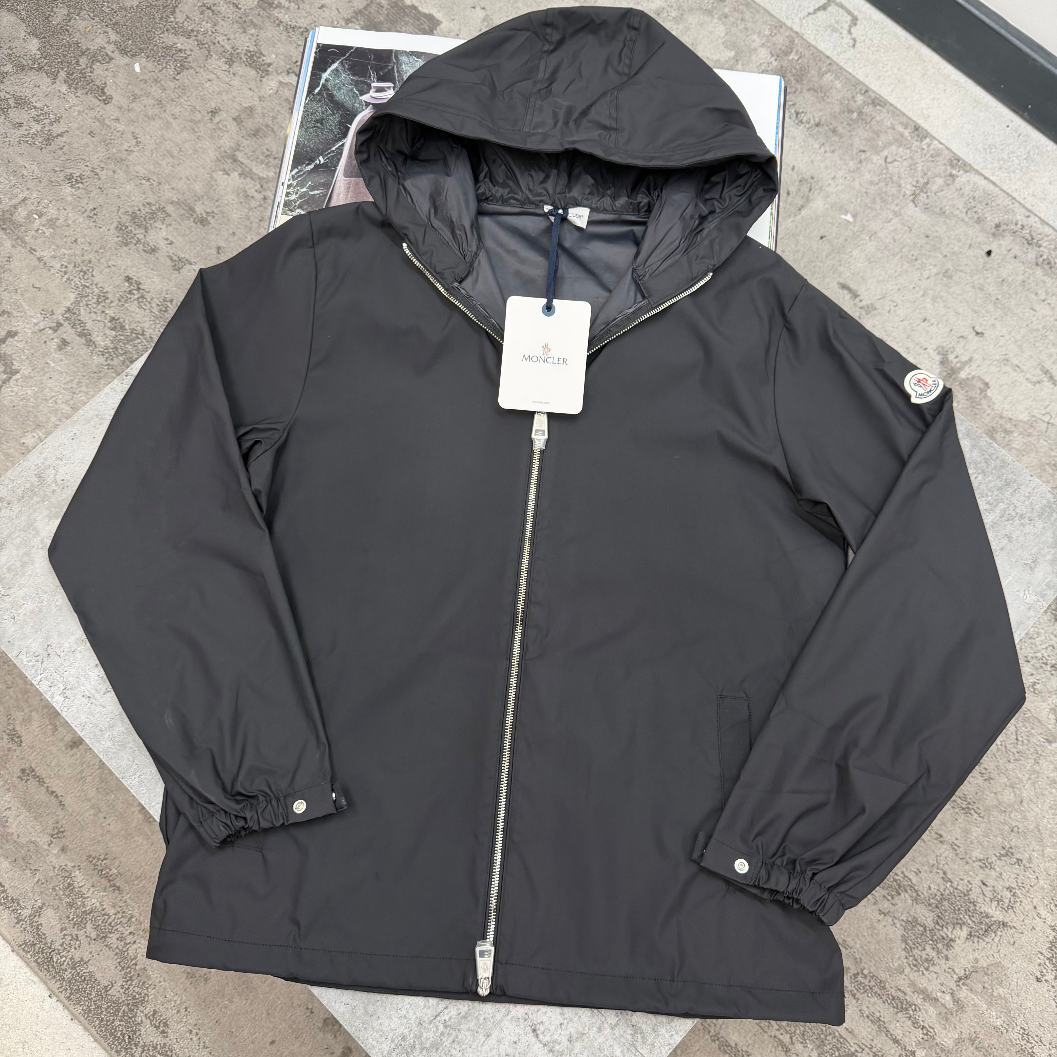 WINDBREAKER - BLACK