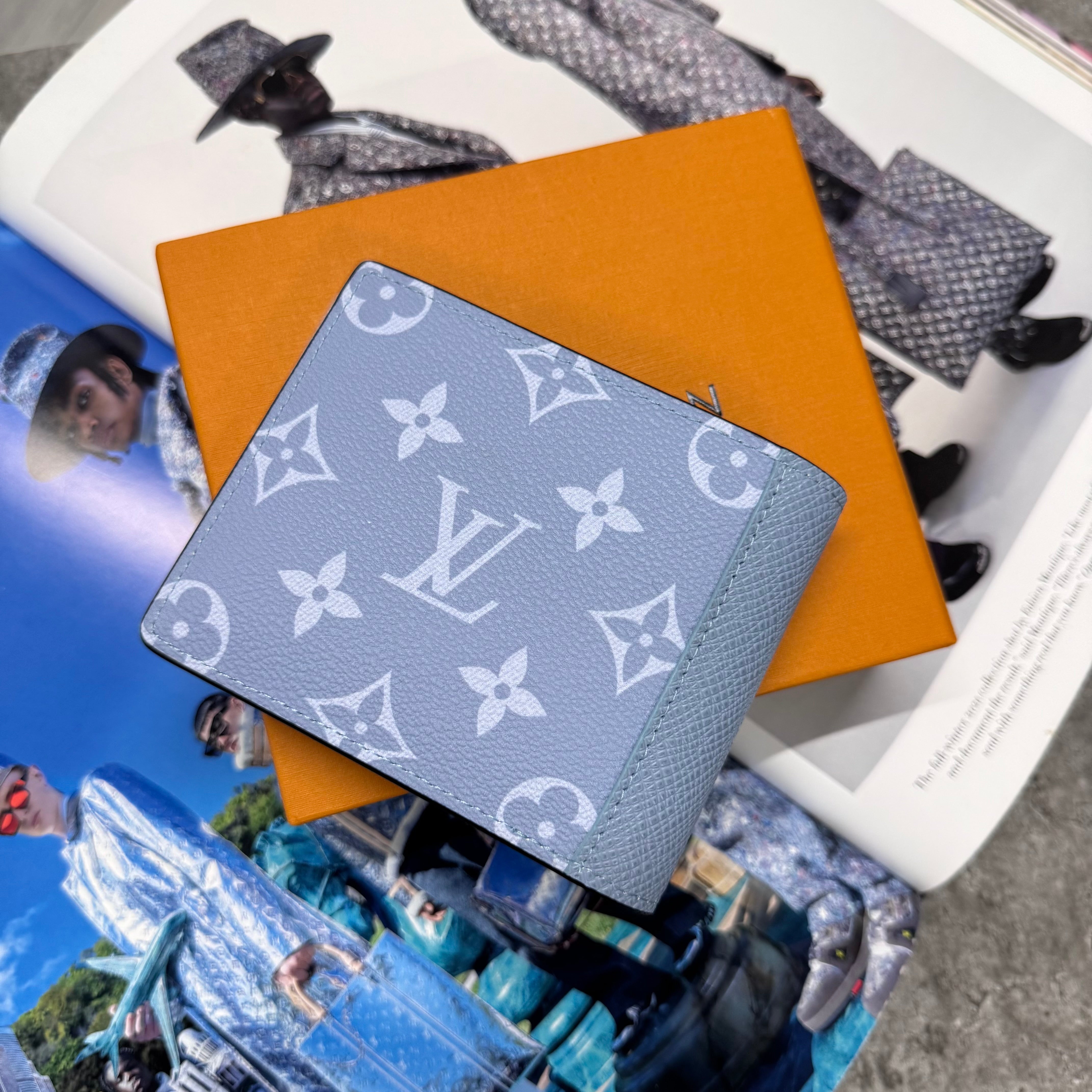 (PRE ORDER) LVE MONOGRAM WALLET - SKY BLUE