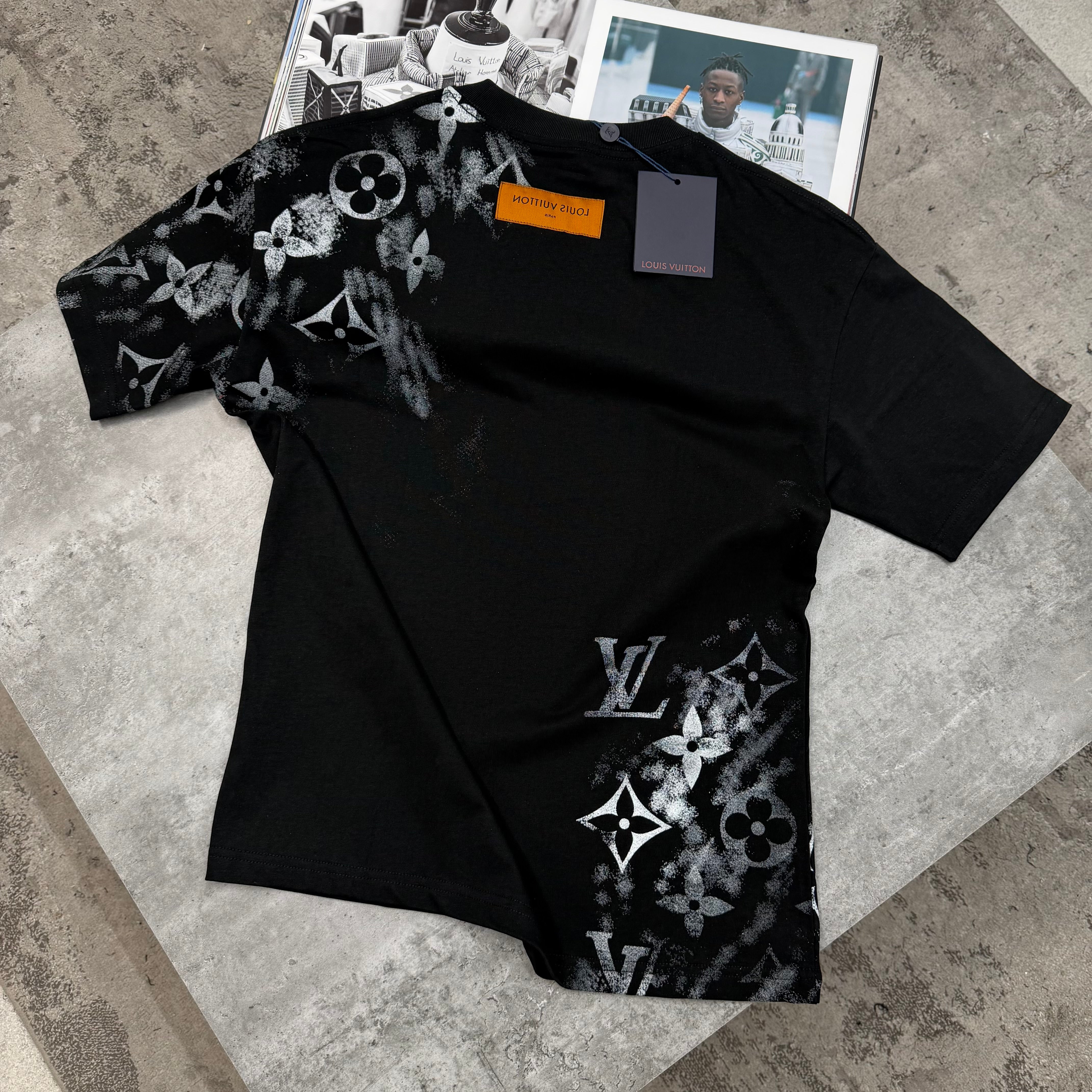 LVE - T-SHIRT - BLACK