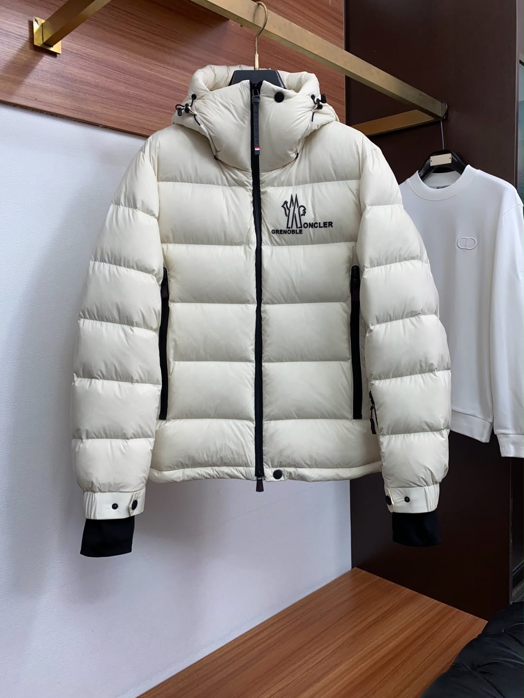 MNCLR PUFFER COAT BIG LOGO WHITE - (PRE ORDER)