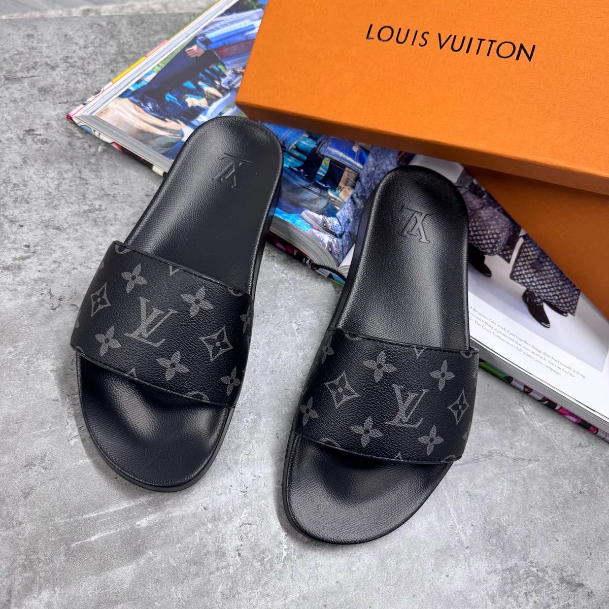 (PRE-ORDER) LVE - SLIDES - BLACK