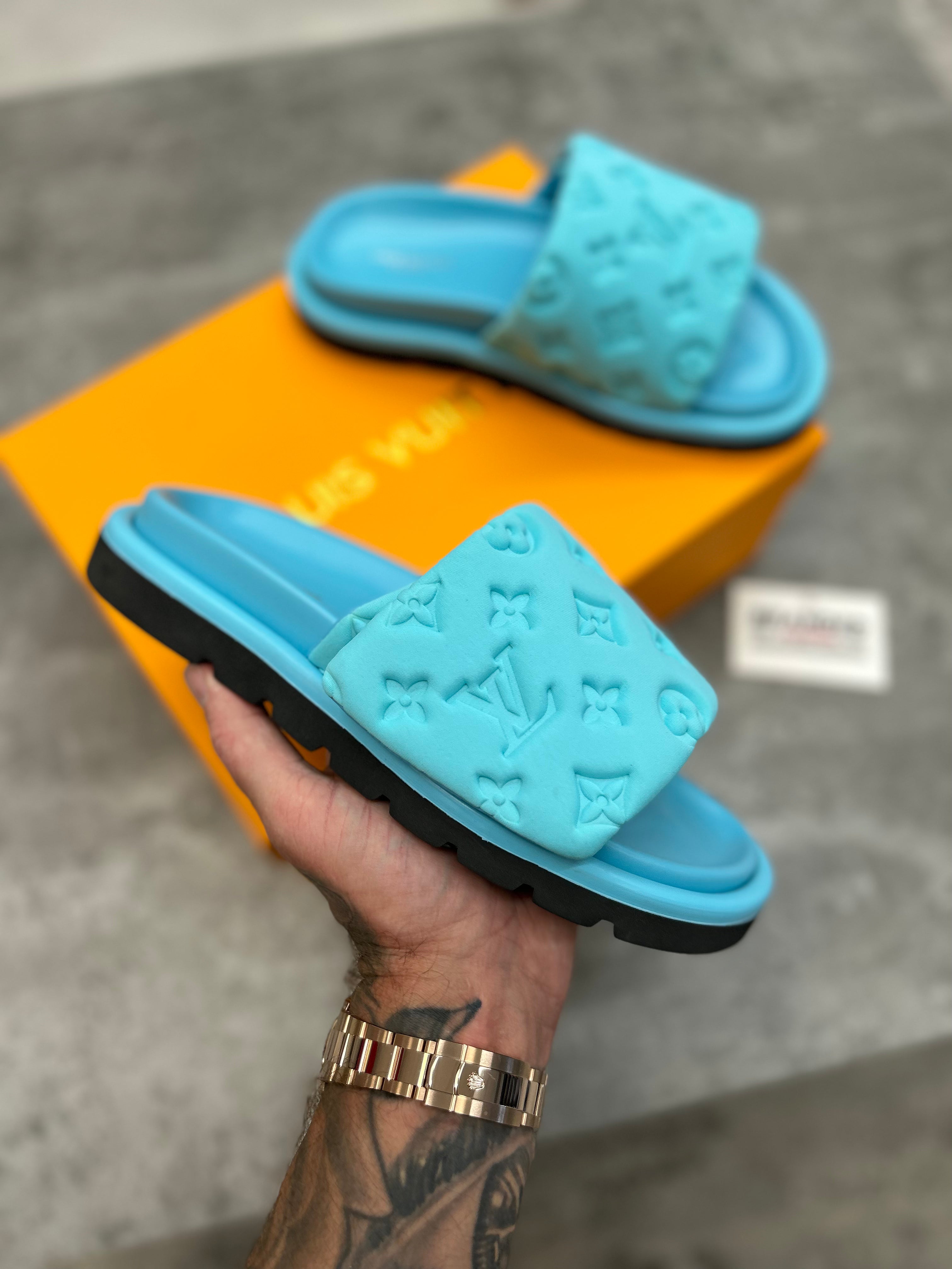 (PRE-ORDER) LVE - SLIDES BABY BLUE